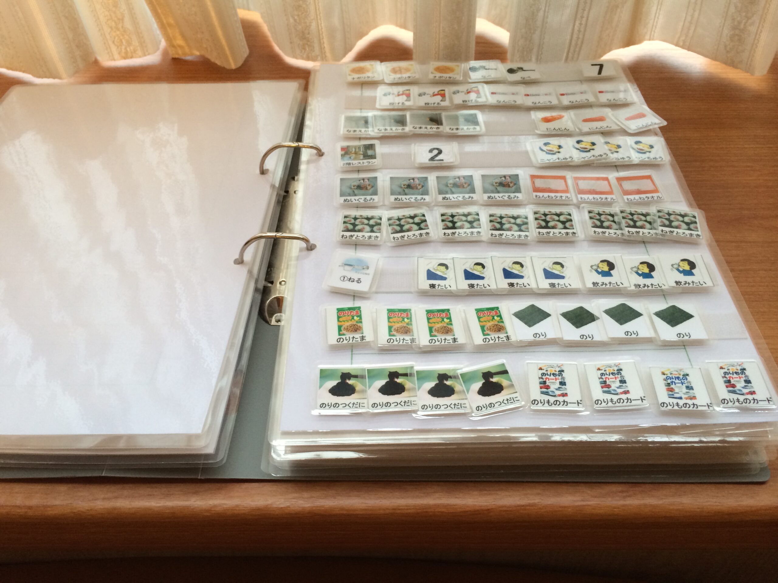 妻が作った絵カードバインダー